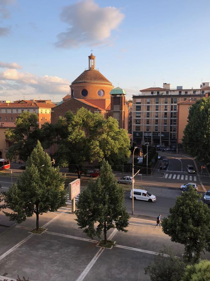 Bologna Holiday Inn Buitenkant foto